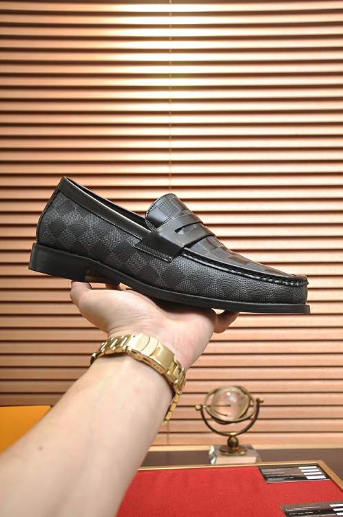 Picture of Louis Vuitton Shoes _SKULVsz38-45hnh120313996
